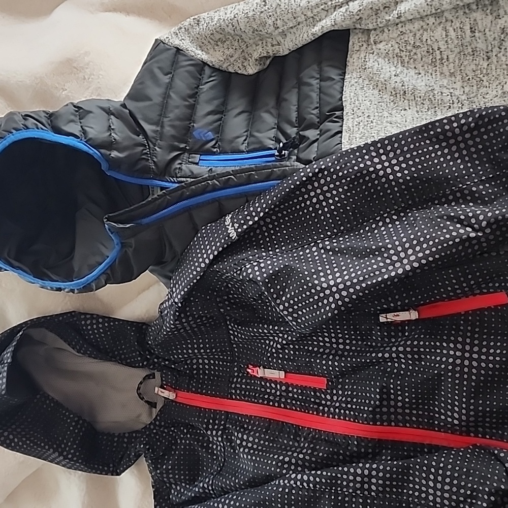 Jackets 7T-8 kids Hawke Jacket is a rain coat with zipper pockets.